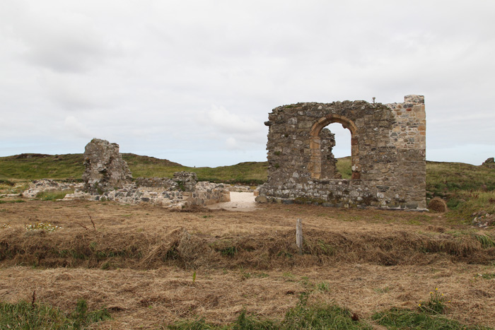 Adfeilion eglwys Santes Dwynwen o'r 16<sup>eg</sup> ganrif